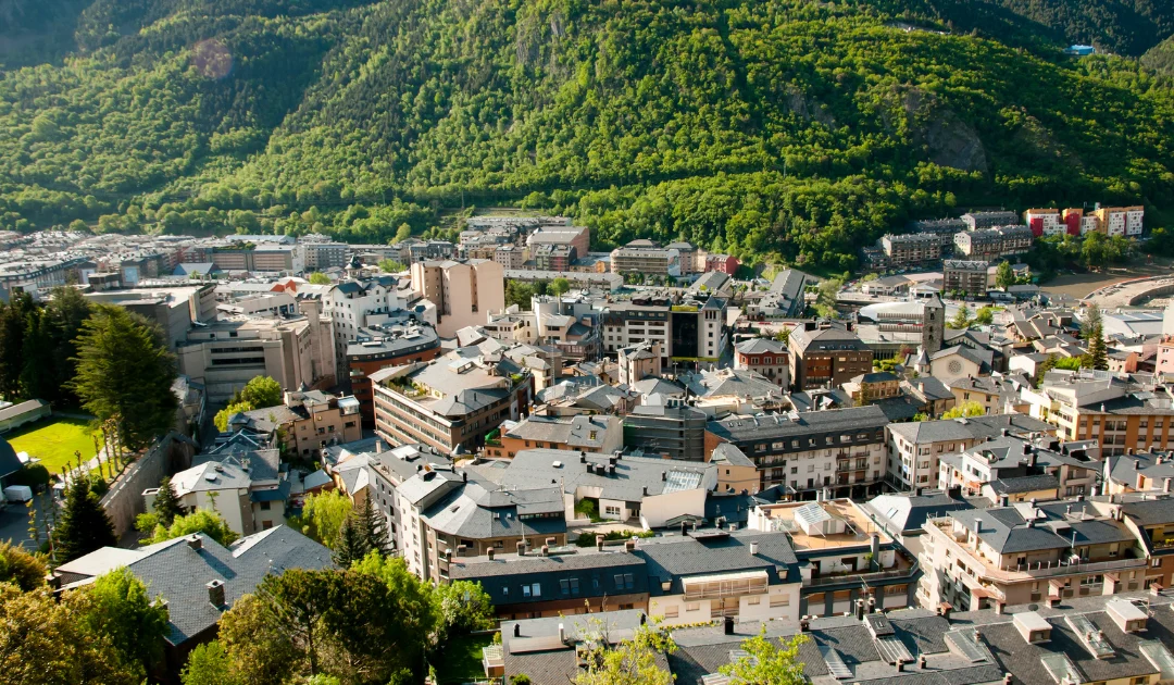 Quels sont les mois où il neige le moins en Andorre ?