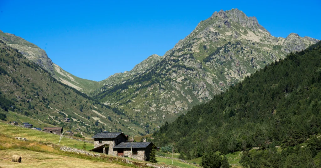 pourquoi vivre en andorre